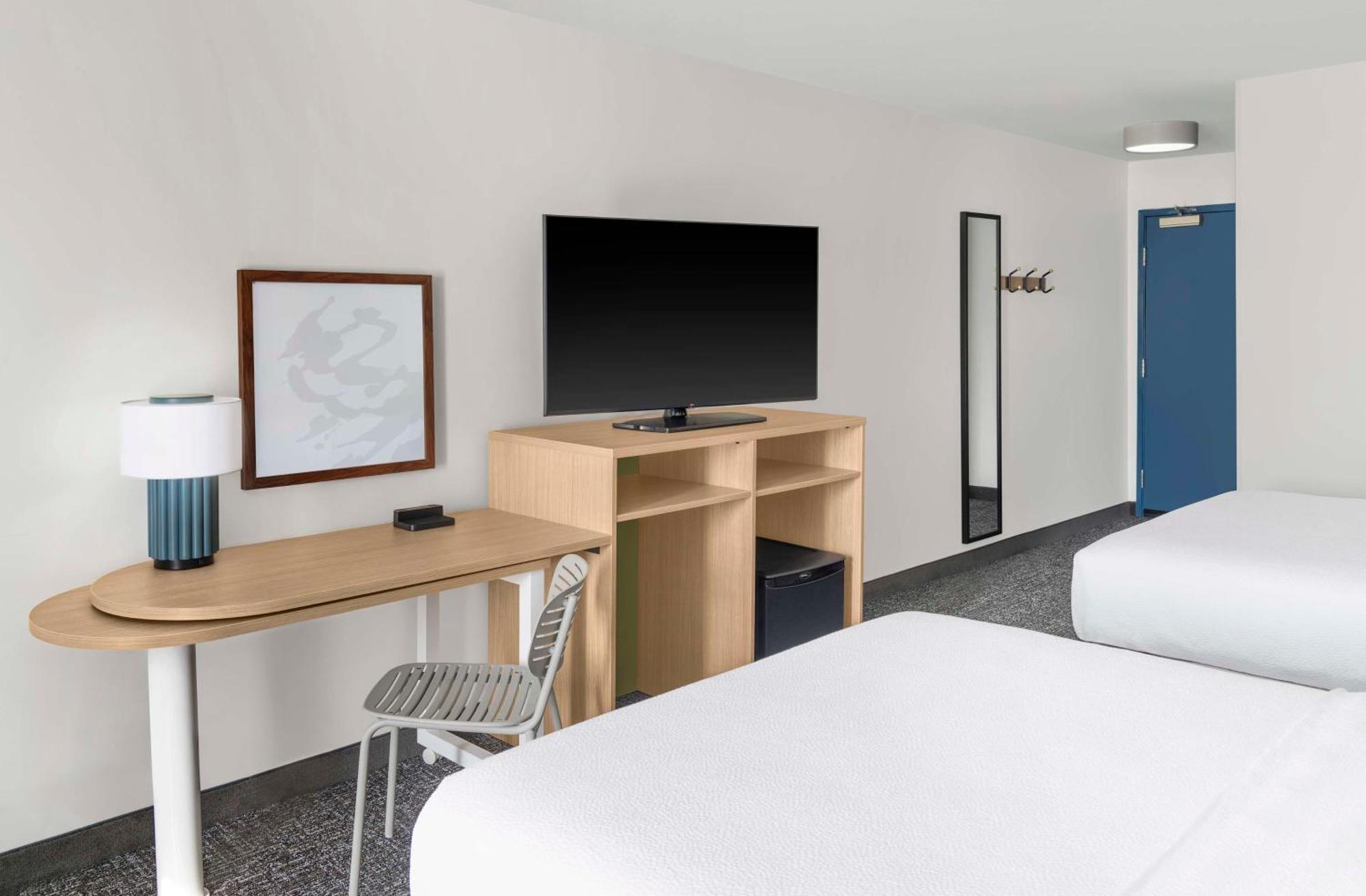Spark By Hilton Lansing Exteriör bild
