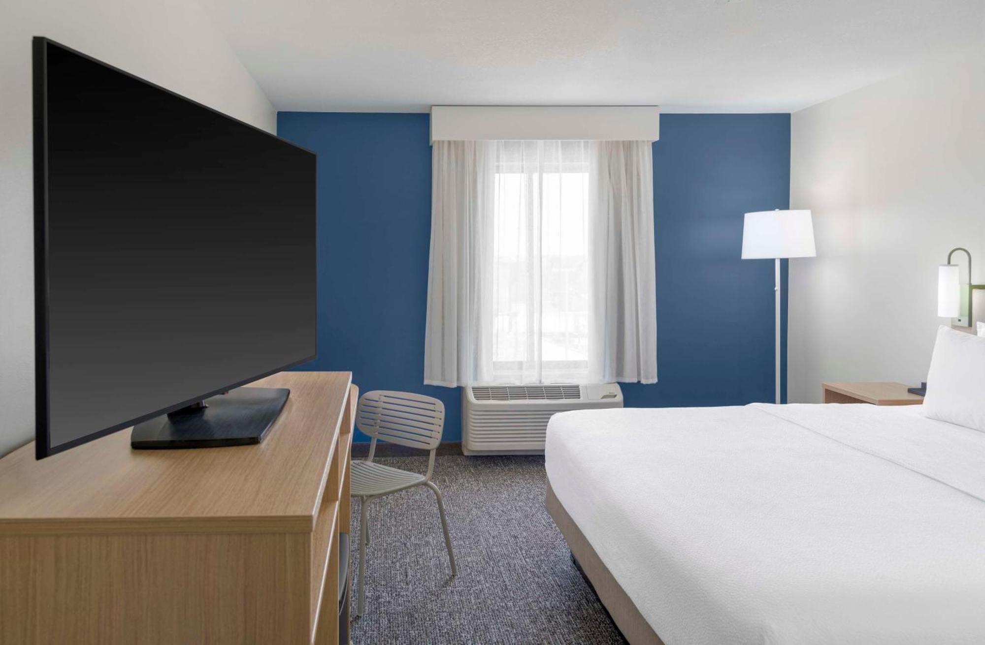 Spark By Hilton Lansing Exteriör bild