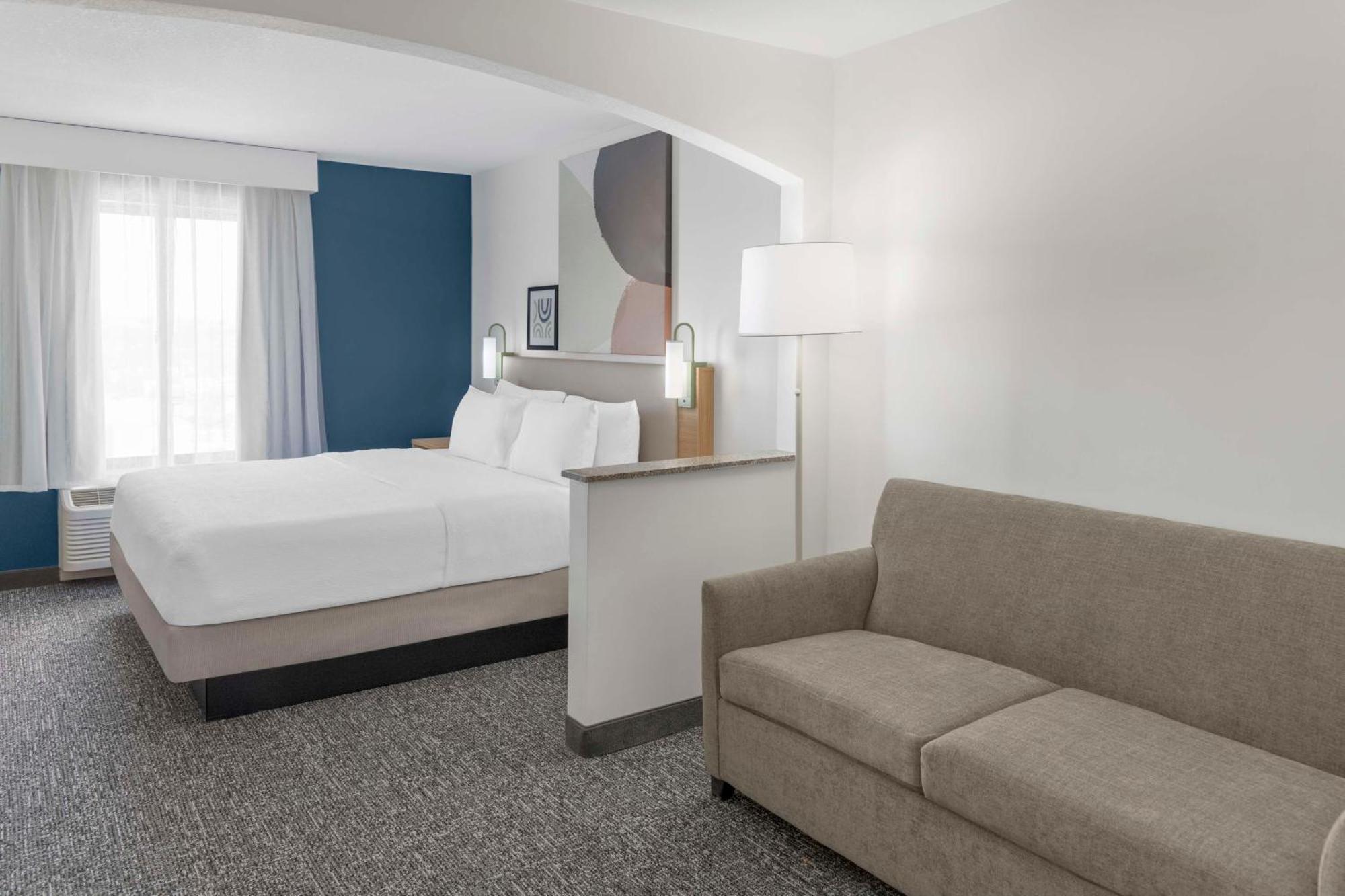 Spark By Hilton Lansing Exteriör bild